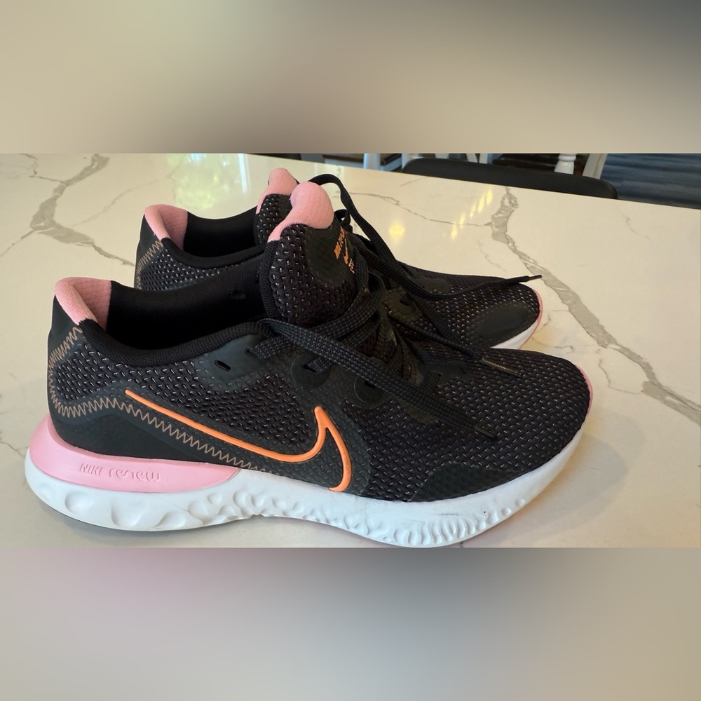 Nike Women's Black and Pink Sneakers
